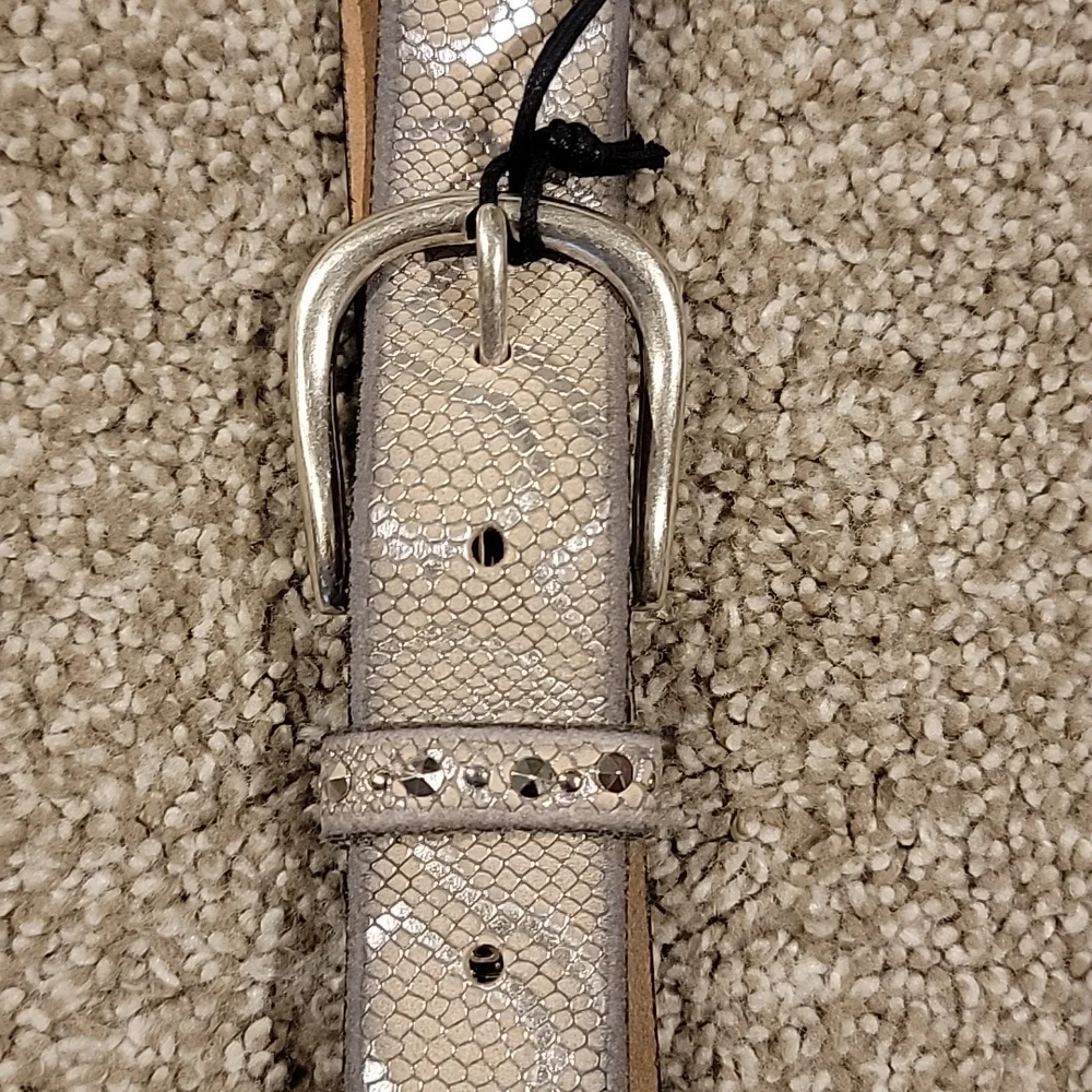B. Belt nwt snake print leather - Picture 2 of 3